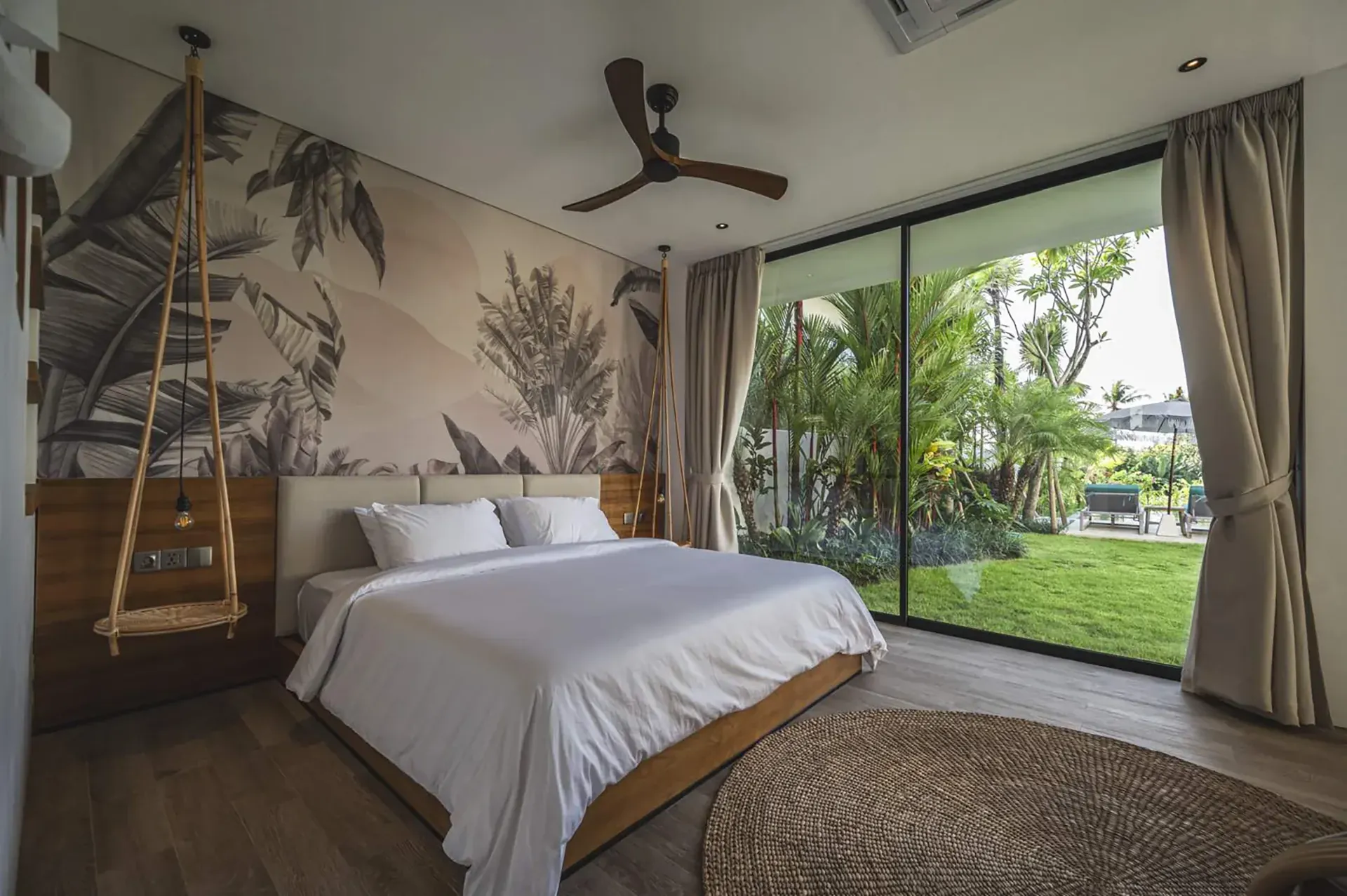 Bedroom opening to the garden