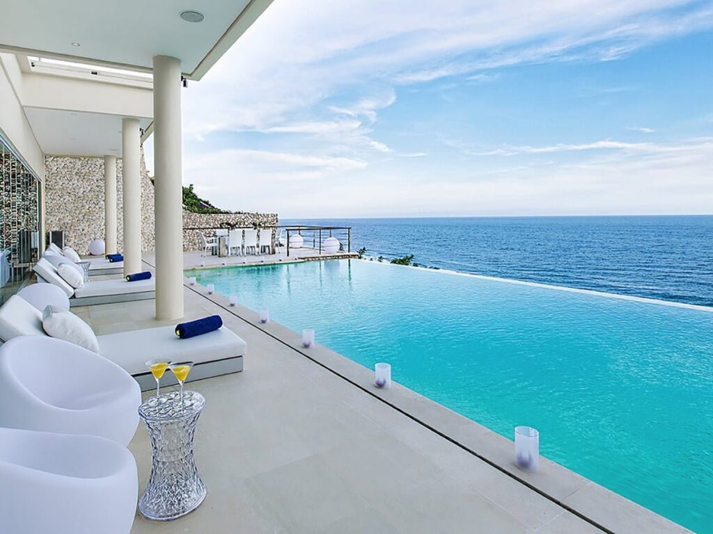 Luxury clifftop villa in Uluwatu with ocean views